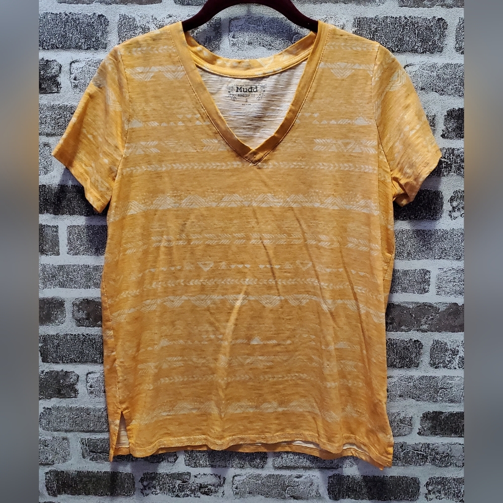 Mudd Daytrip Women's small short sleeve v-neck tee mustard yellow tribal pattern